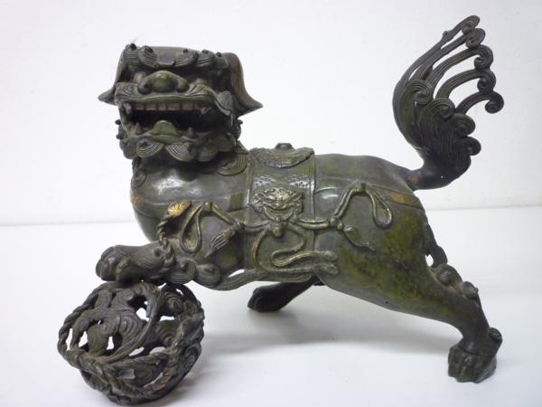 輝く金属の守護者：玉獅子置物の縁起と美」 – 【公式】骨董買取 再喜堂 